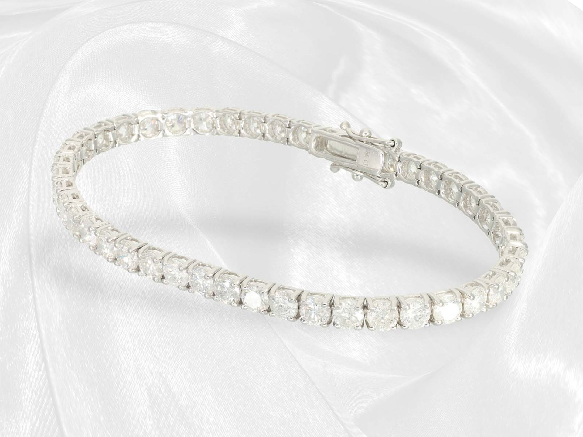 Bracelet: modern tennis bracelet with exceptionally large brilliant-cut diamonds, approx. 10.5ct - Image 3 of 5