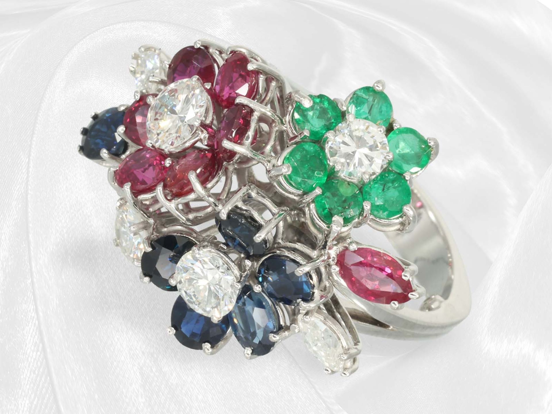 Very attractive cocktail ring with rubies, sapphires, emeralds and brilliant-cut diamonds, highly re - Image 3 of 4