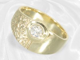 Ring: Massiver Goldschmiedering mit einem Brillant von ca. 0,52ct, Herrenring/Damenring