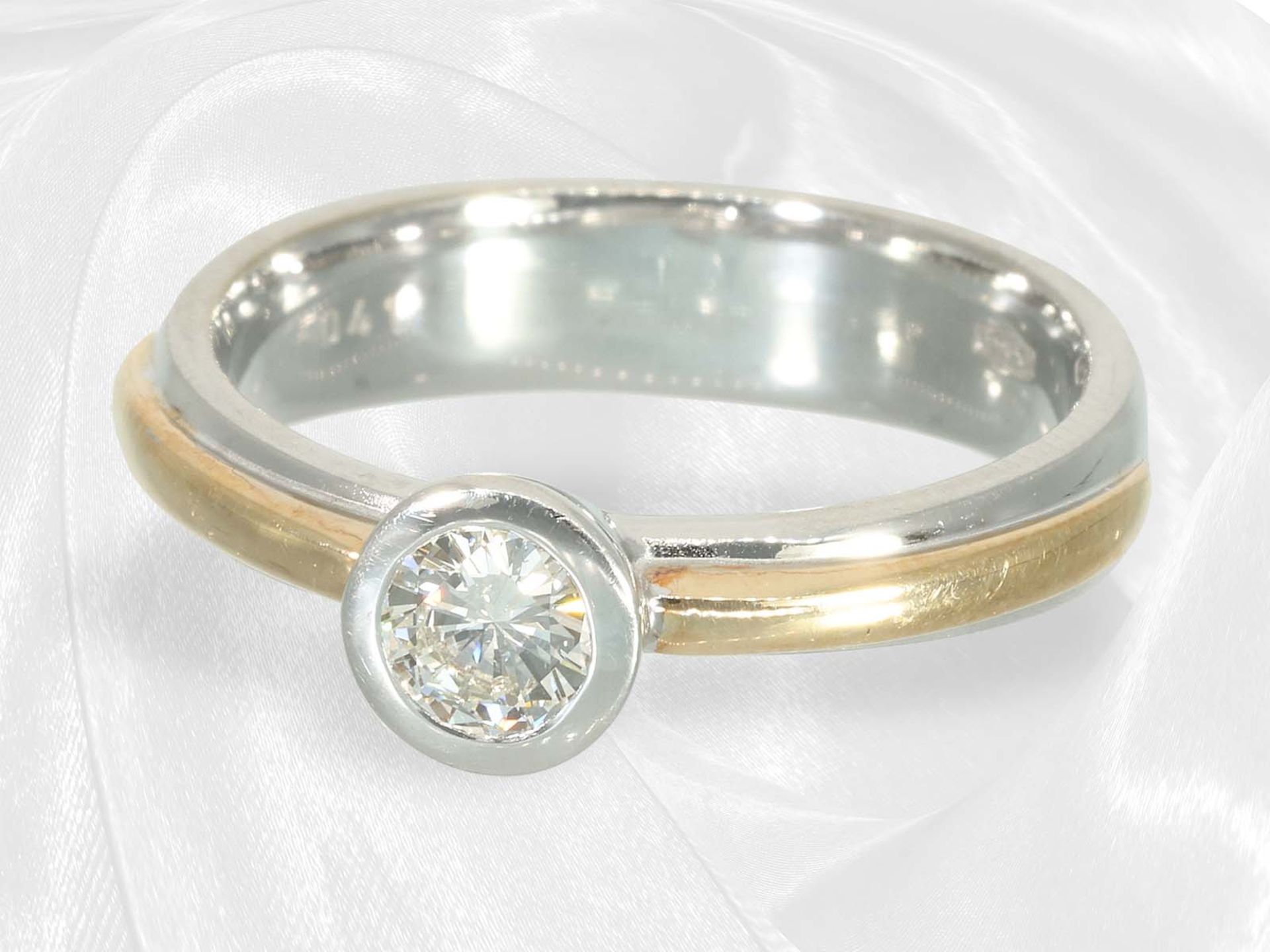 Modern and high quality bicolour goldsmith ring with a brilliant-cut diamond of approx. 0.41ct - Image 3 of 4