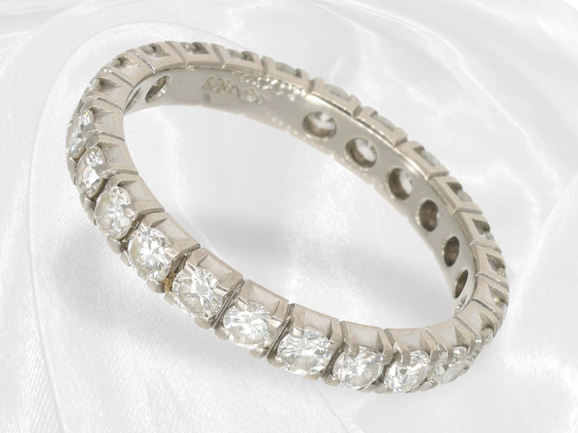 Ring: white gold, classic memoire/goldsmith ring with surrounding brilliant-cut diamonds, approx. 1.