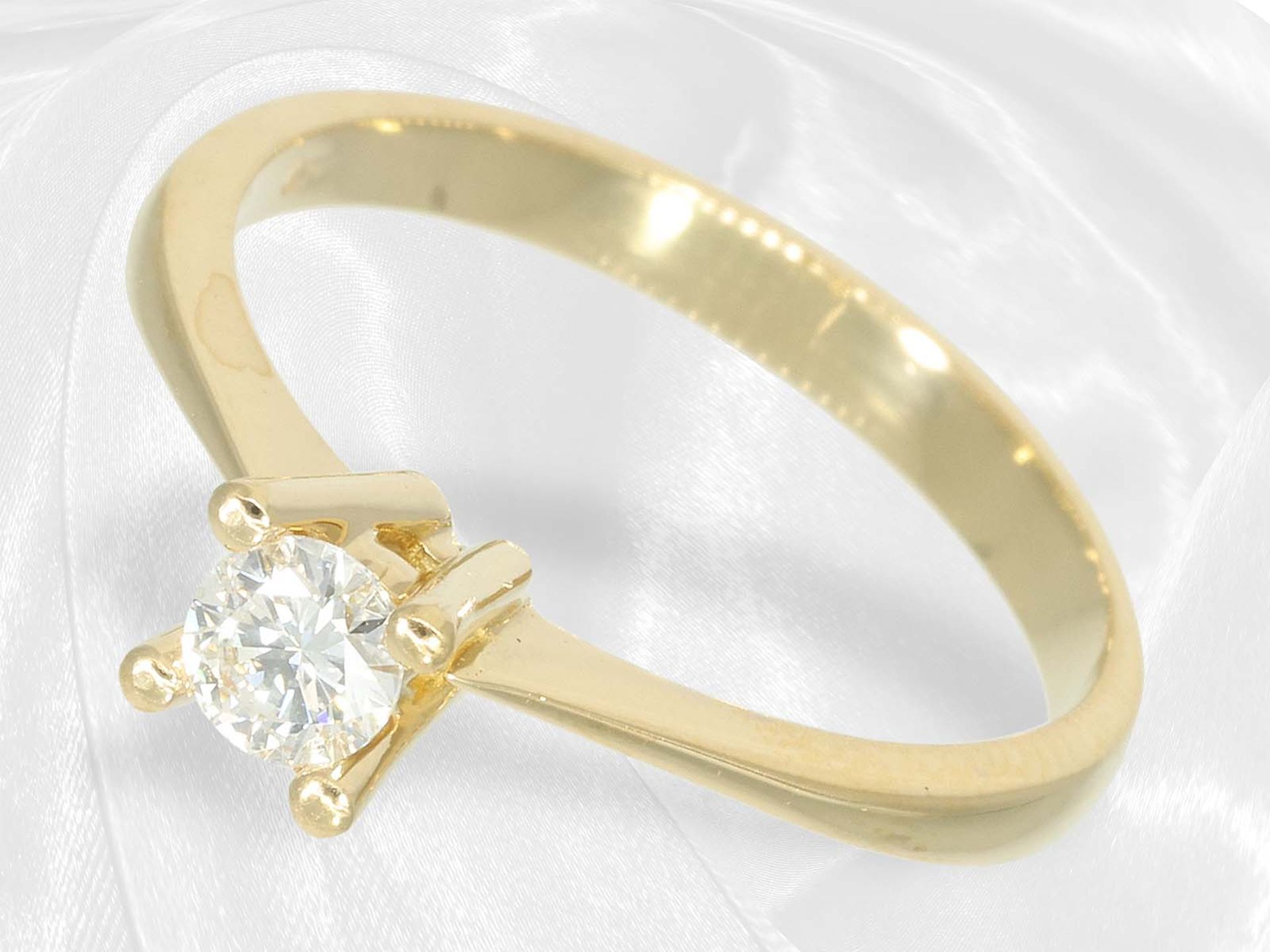 Ring: 18K gold solitaire/brilliant-cut diamond, approx. 0.3ct