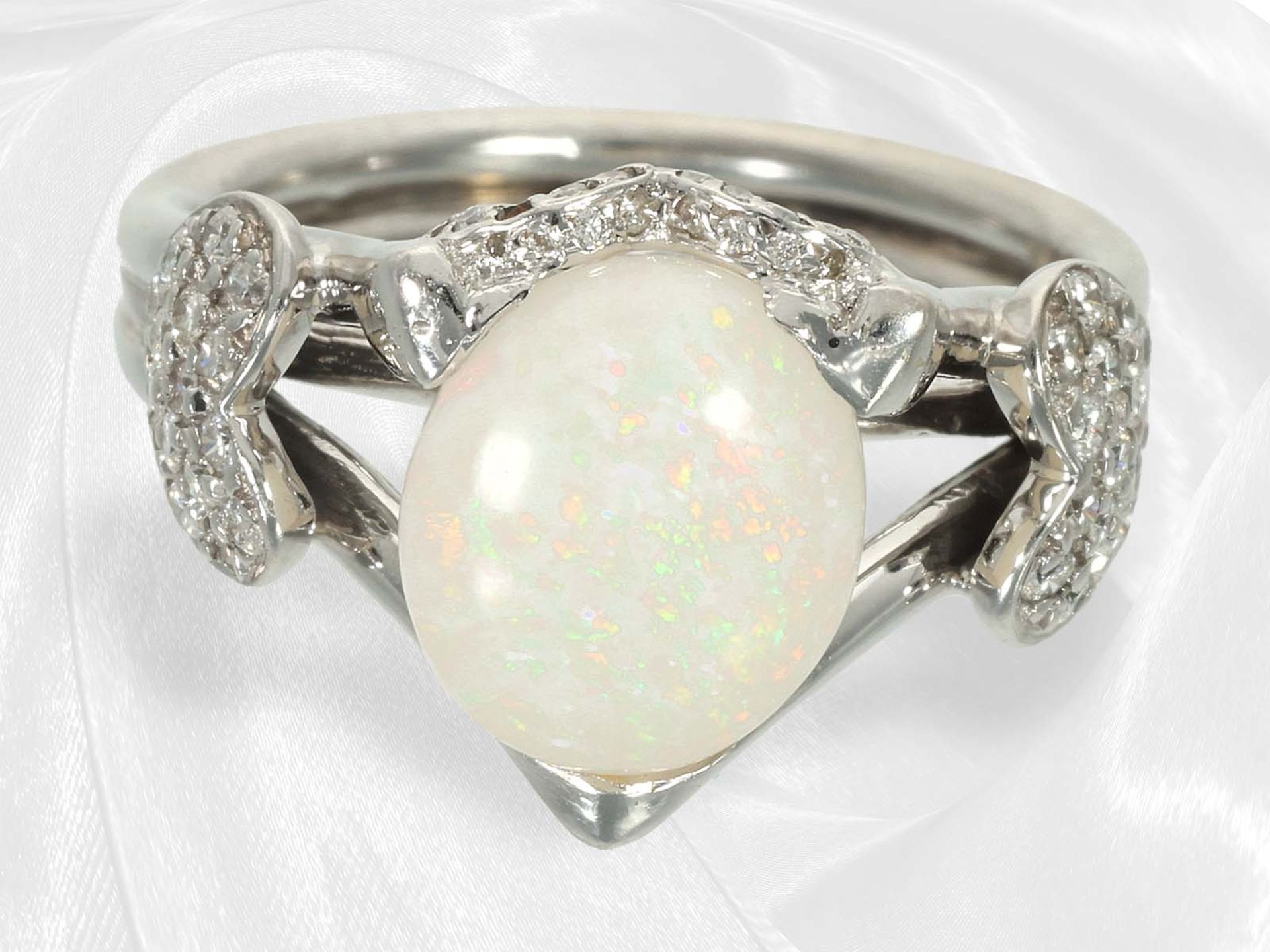 Fancy designer goldsmith ring with opal and brilliant-cut diamonds, "Hearts", 18K white gold, handma - Image 5 of 5