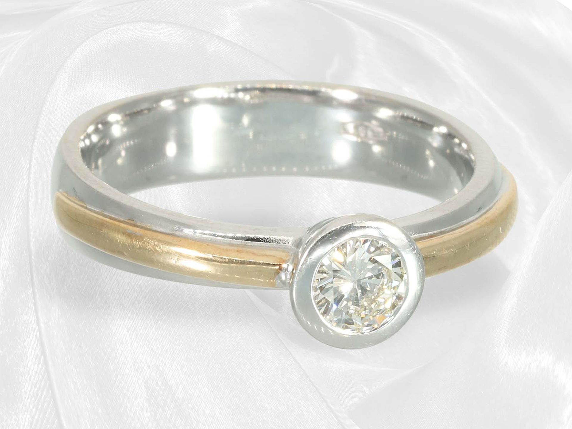 Modern and high quality bicolour goldsmith ring with a brilliant-cut diamond of approx. 0.41ct - Image 2 of 4