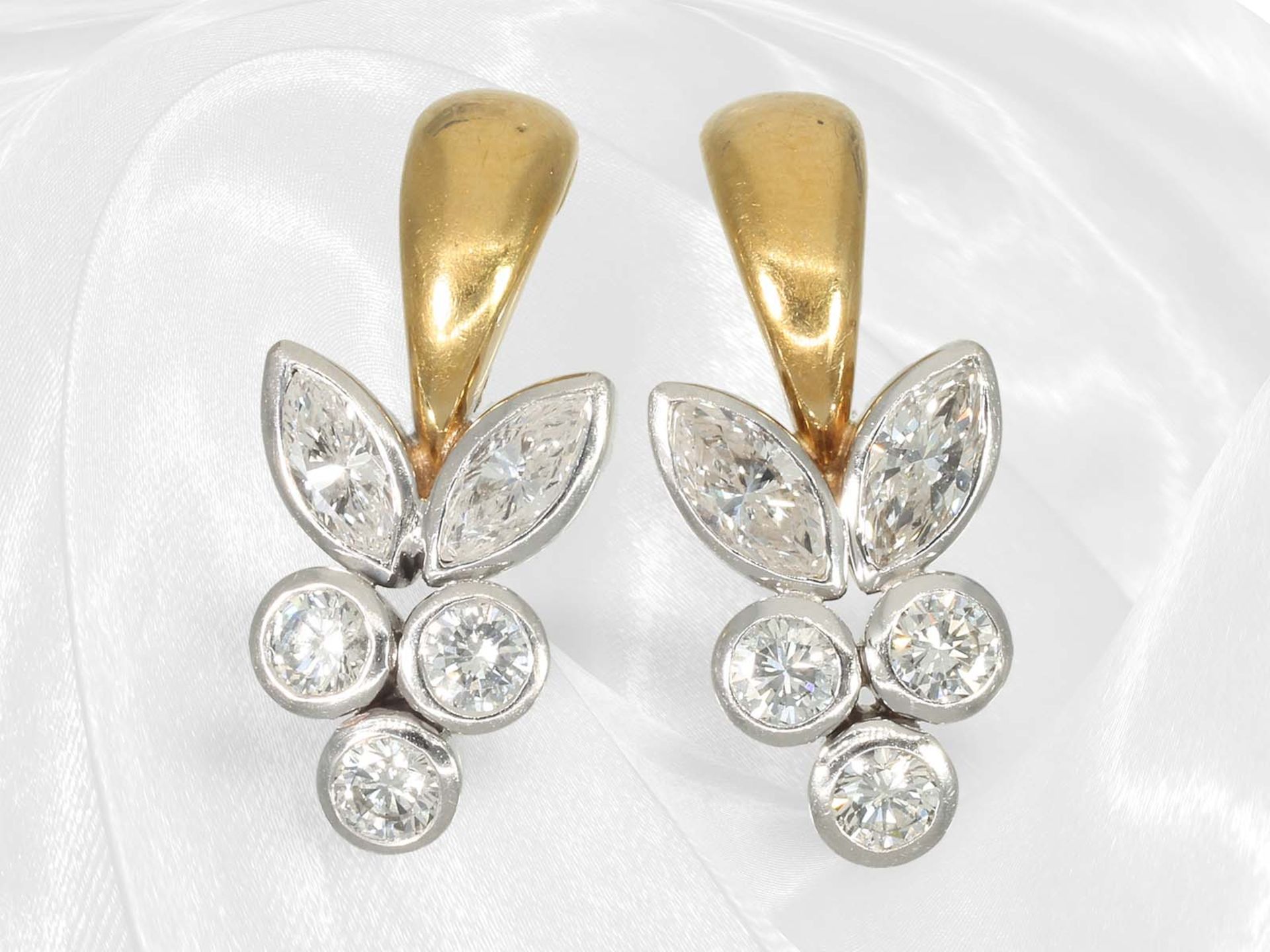 Very beautiful and high quality diamond/brilliant-cut diamond ear studs, bicolour, handmade, 18K gol