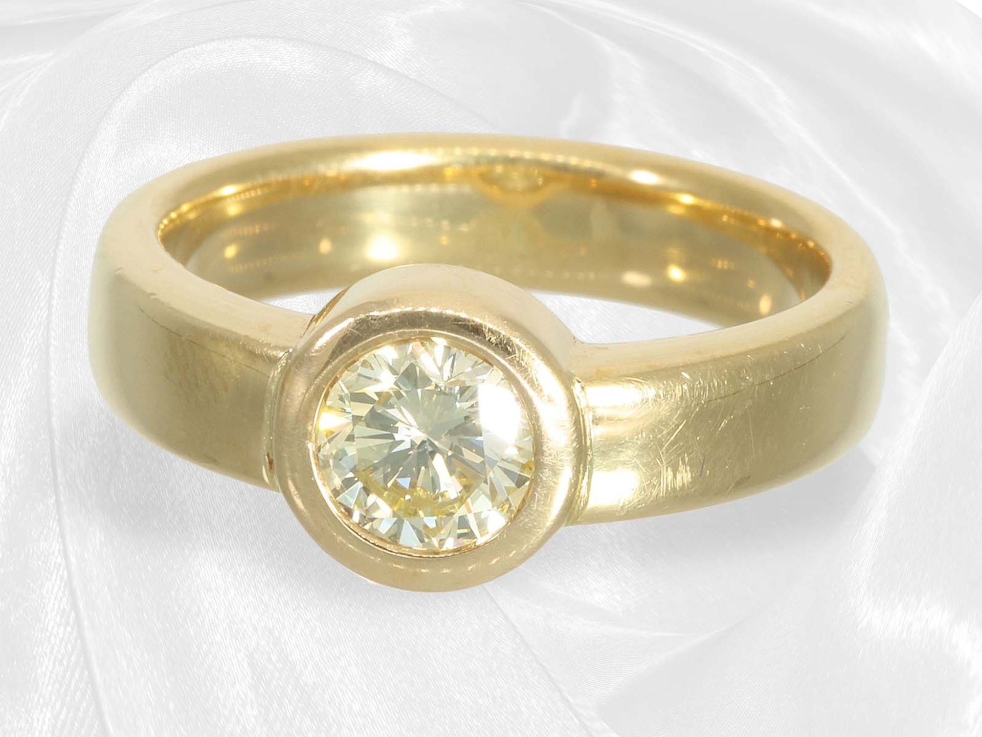 Solid solitaire goldsmith ring with a brilliant-cut diamond of approx. 0.65ct - Image 2 of 4