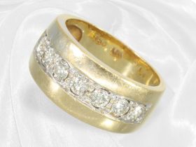 Ring: massiver Goldschmiedering mit feinstem Brillantbesatz, ca. 1ct