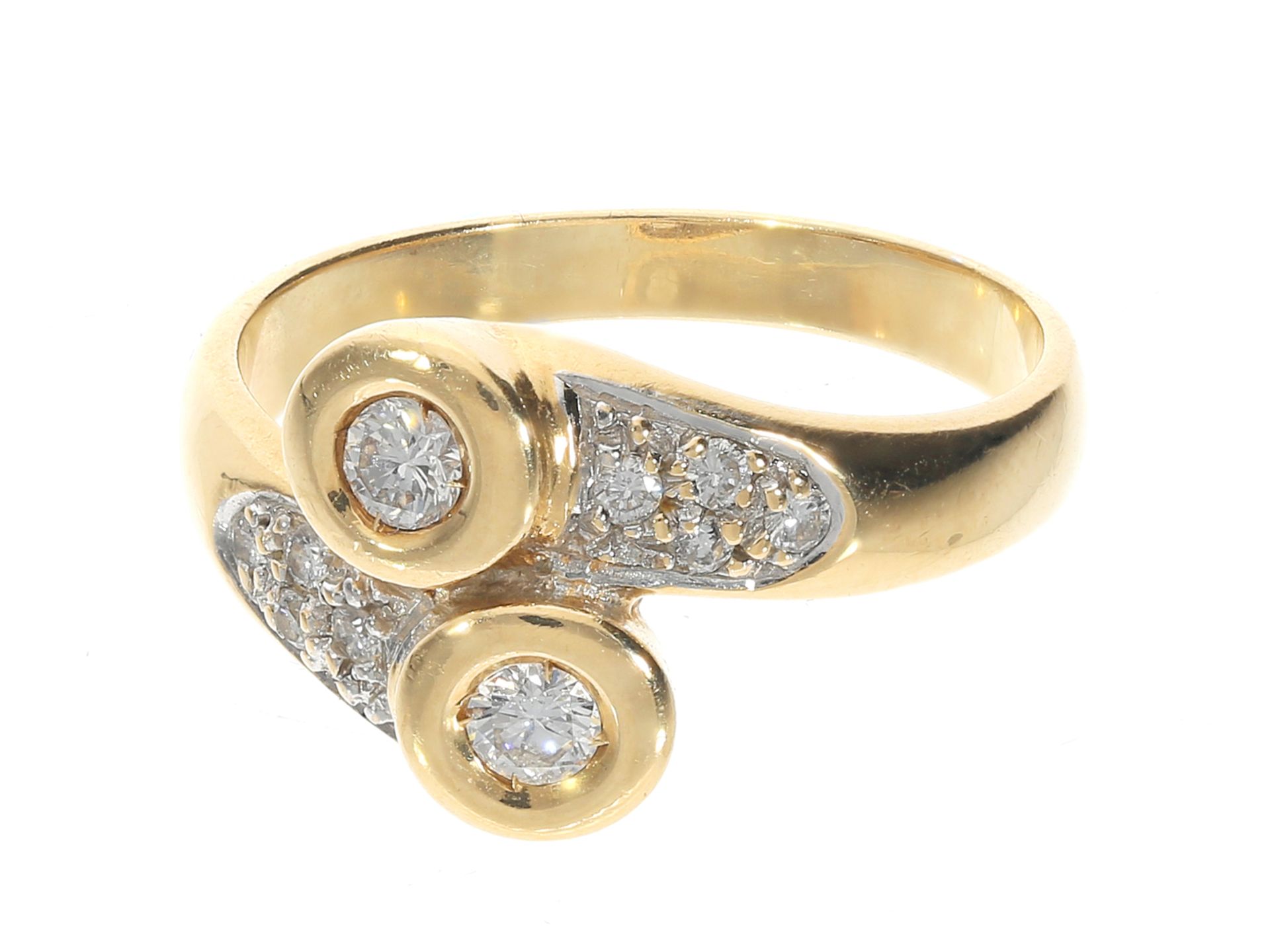Ring: Brillant-Goldschmiedering im Overcross-Design, ca. 0,36ct