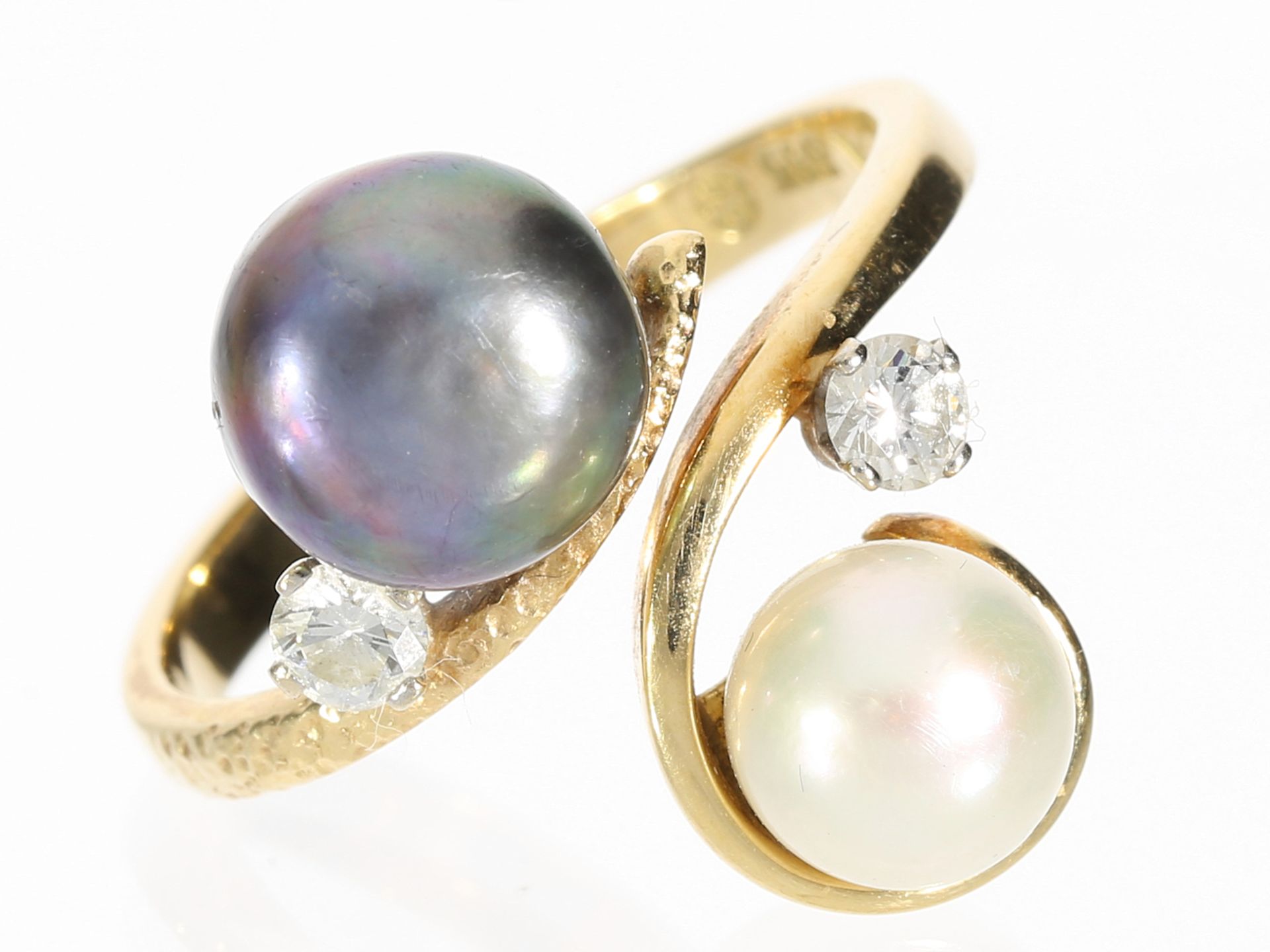 Ring: geschmackvoll gestalteter Designer-Goldschmiedering mit Perlen und Brillanten, unikate Handarb