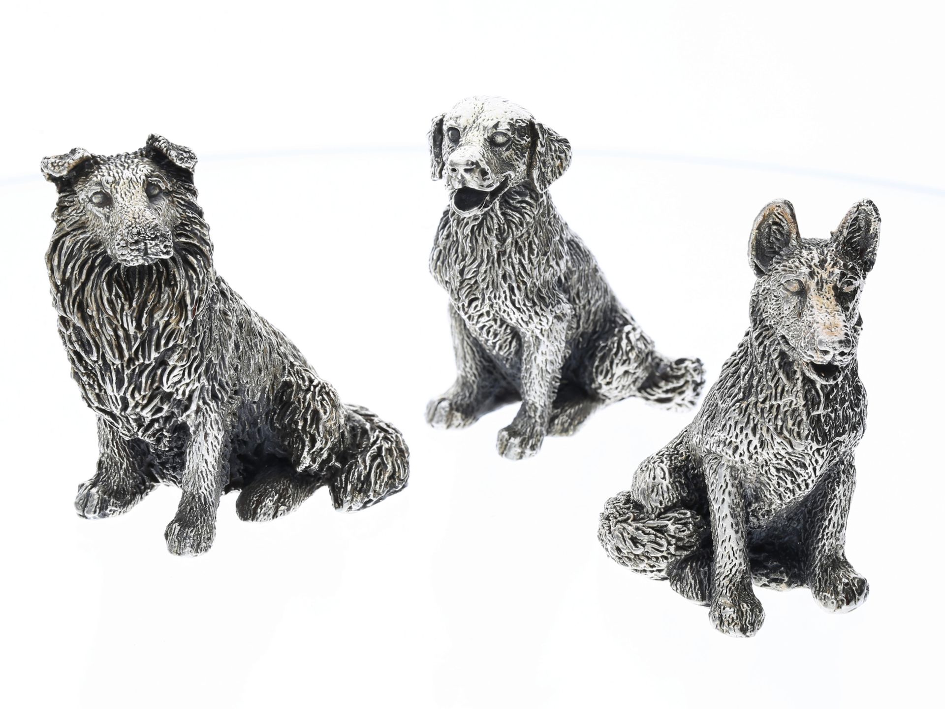 Miniatur: detaillierte Figuren aus Silber, 3 sitzende Hunde