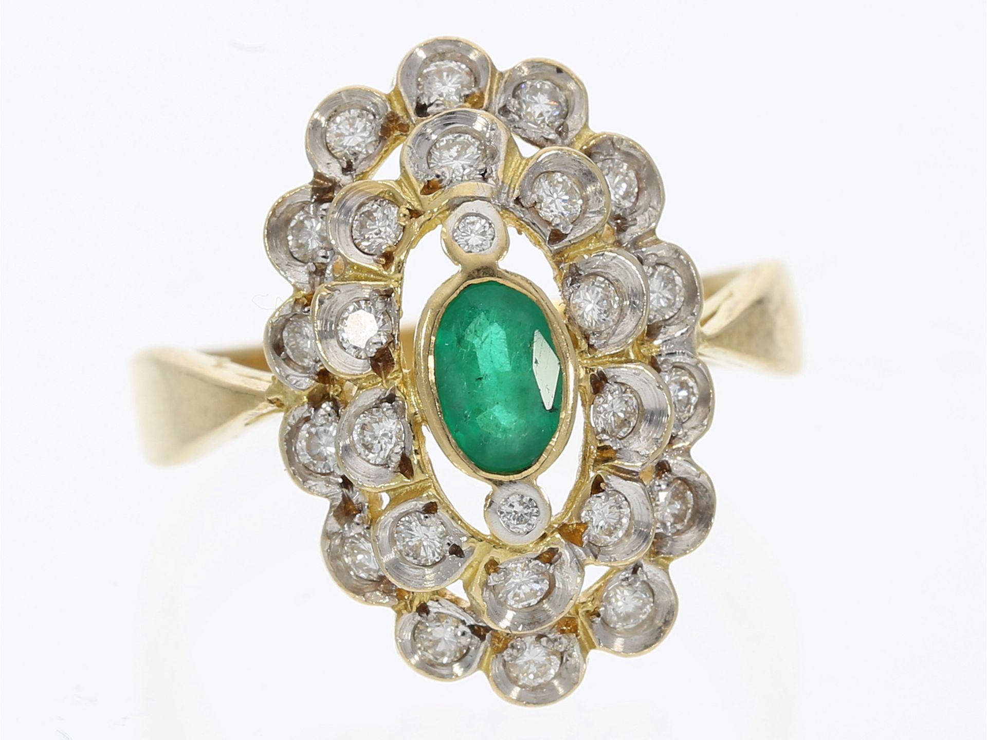 Ring: Vintage Blütenring mit Smarag, sowie Brillantbesatz, 18K Gelbgold