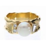 Ring: Designer-Goldschmiedering mit Perle, Diamant- und Brillantbesatz, unikate Handarbeit aus 18K G