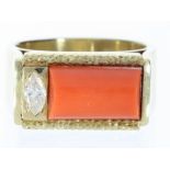 Ring: unikater Designer-Goldschmiedering mit Koralle und Diamantbesatz, solide Handarbeit