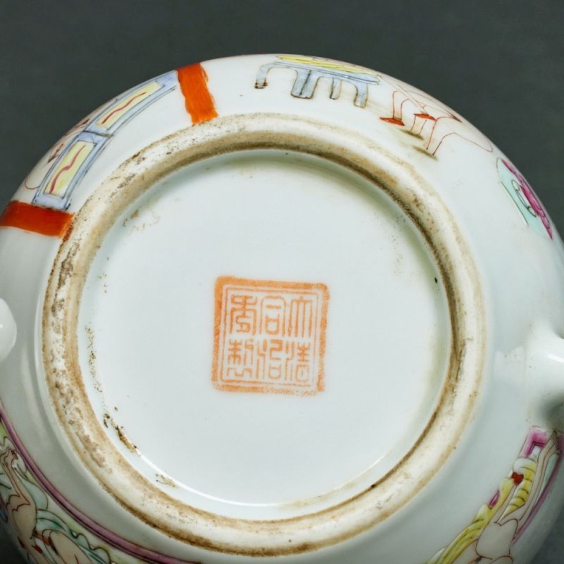 Teekanne mit Erotika Motiven, China, wohl 20. Jahrhundert - Image 4 of 4