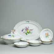 1 Deckelterrine, 1 ovale Platte, 6 Schälchen. Meissen 1983-2000.