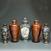 Fünf Cloisonné Vasen, Japan, 19. / 20. Jahrhundert
