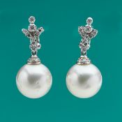 Paar zierliche Perlen-Ohrringe mit Brillanten