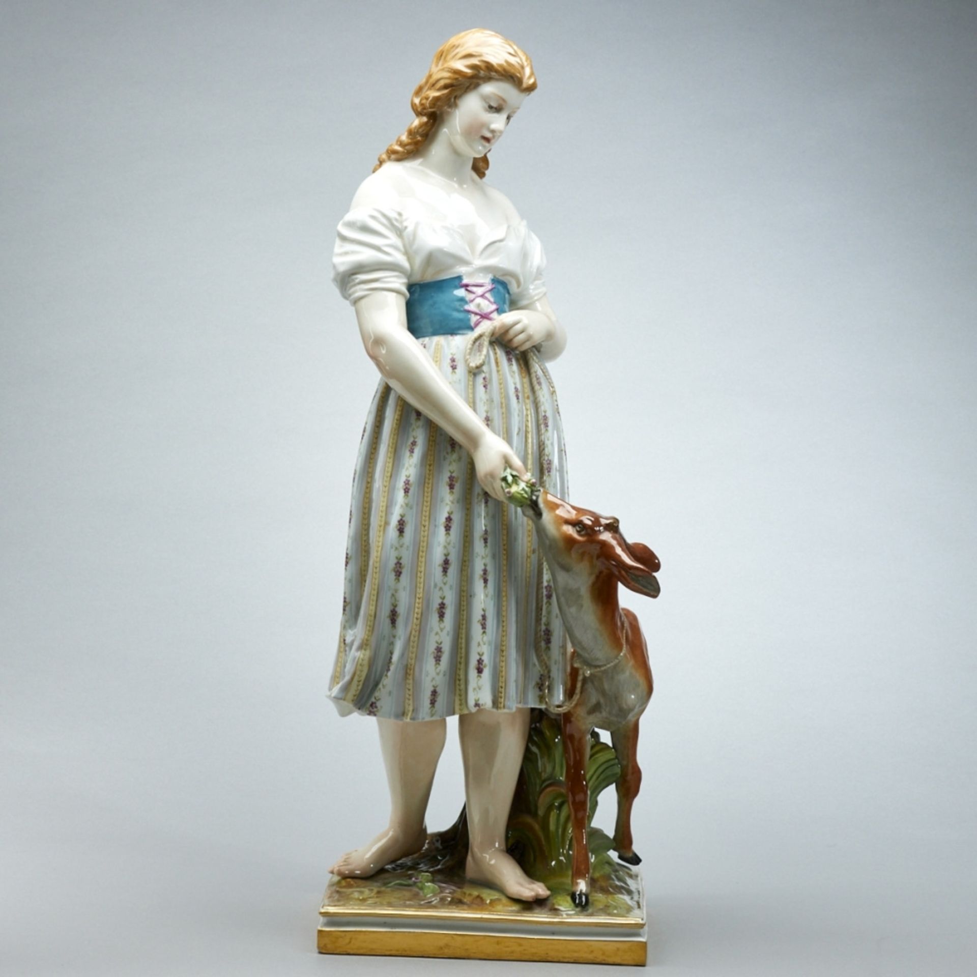 Große Figurengruppe: Mädchen mit Reh. Meissen 1850-1924.
