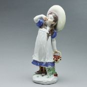 Mädchen mit Kirschen - Paul Helmig. Meissen 2000.