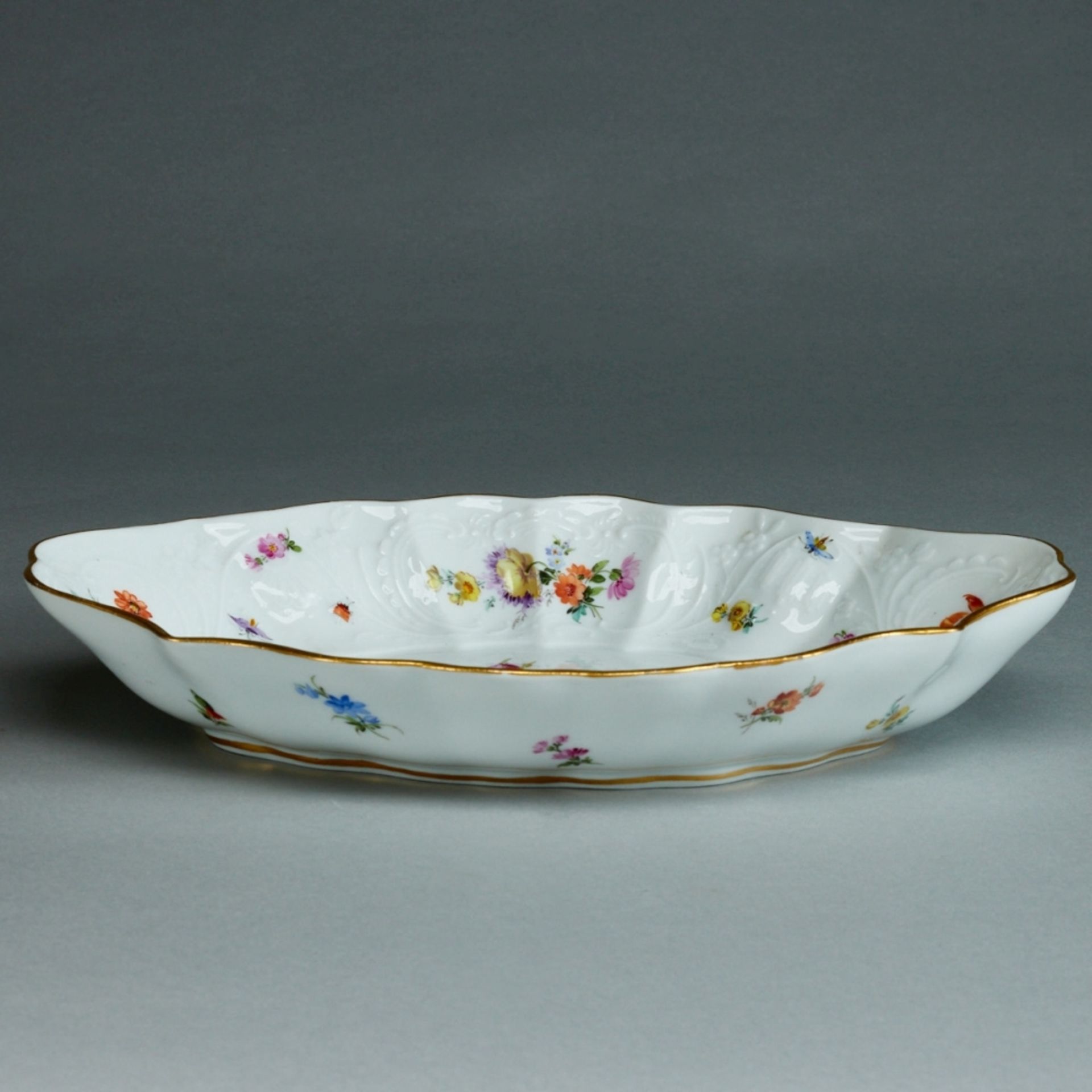 Passige Schale - Dulong: Blumenbukett mit Insekten. Meissen 1850-1924. - Bild 2 aus 2