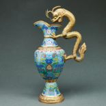 Cloisonné-Kanne mit Drachenhenkel, China