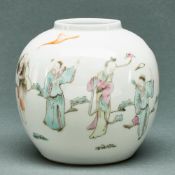 Kleine Famille rose Vase, China, 20. Jahrhundert