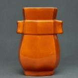 Vase in Hu Form, China, 19. / 20. Jahrhundert