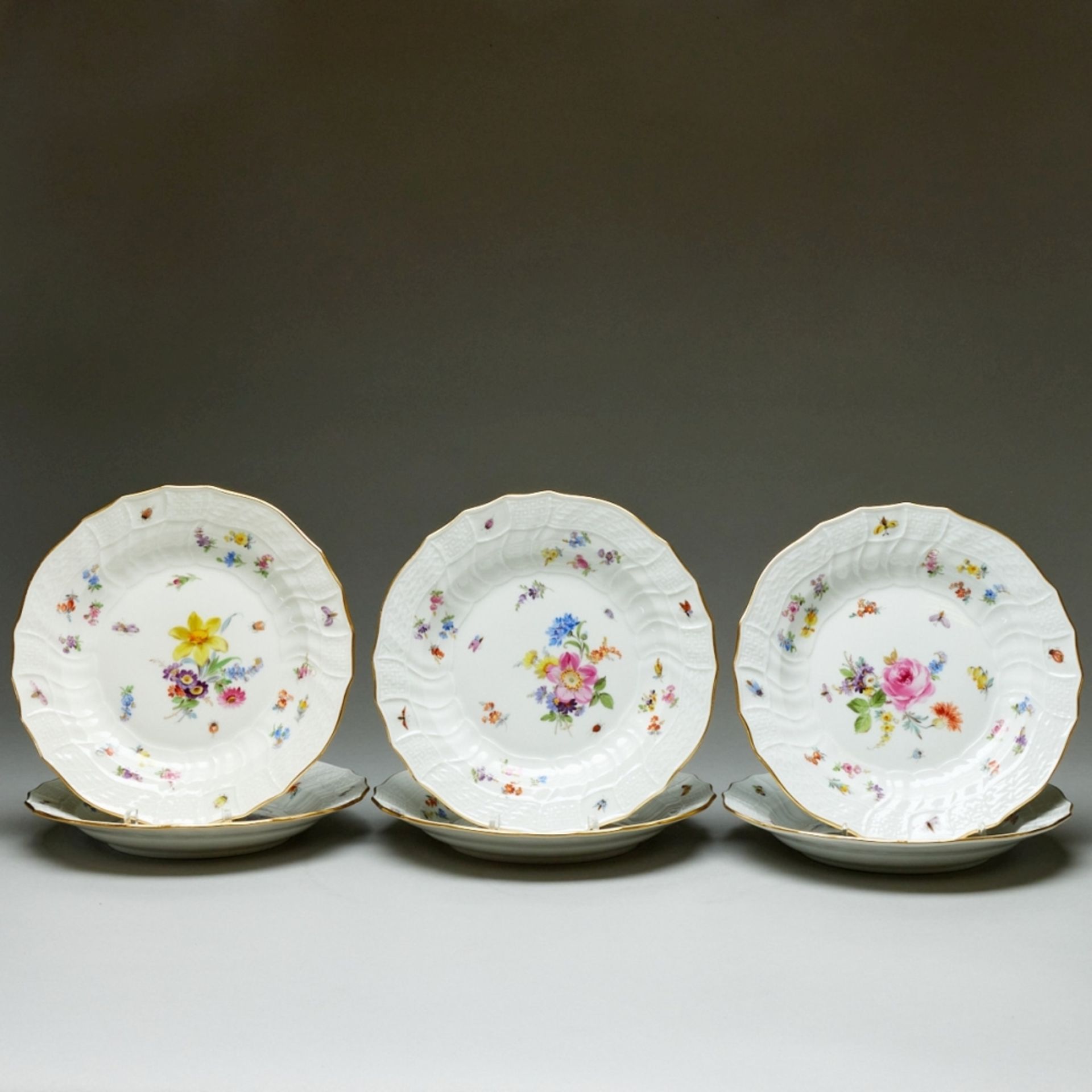 6 Speiseteller - Neubrandenstein: Blumenbukett mit Insekten. Meissen 1850-1924 (5x) und 1965 (1x).