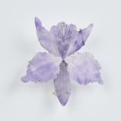 Orchidee-Brosche mit drei Brillanten