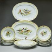 15tlg. Speiseservice - Neubrandenstein: hellgrüner Rand - Vögel mit Insekten. Meissen 1850-1924.