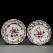 Zwei Famille rose Teller, China, Qing-Dynastie, 18. Jahrhundert