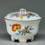 Deckeldose Blumenbukett - Emil Paul Börner. Meissen 1980.