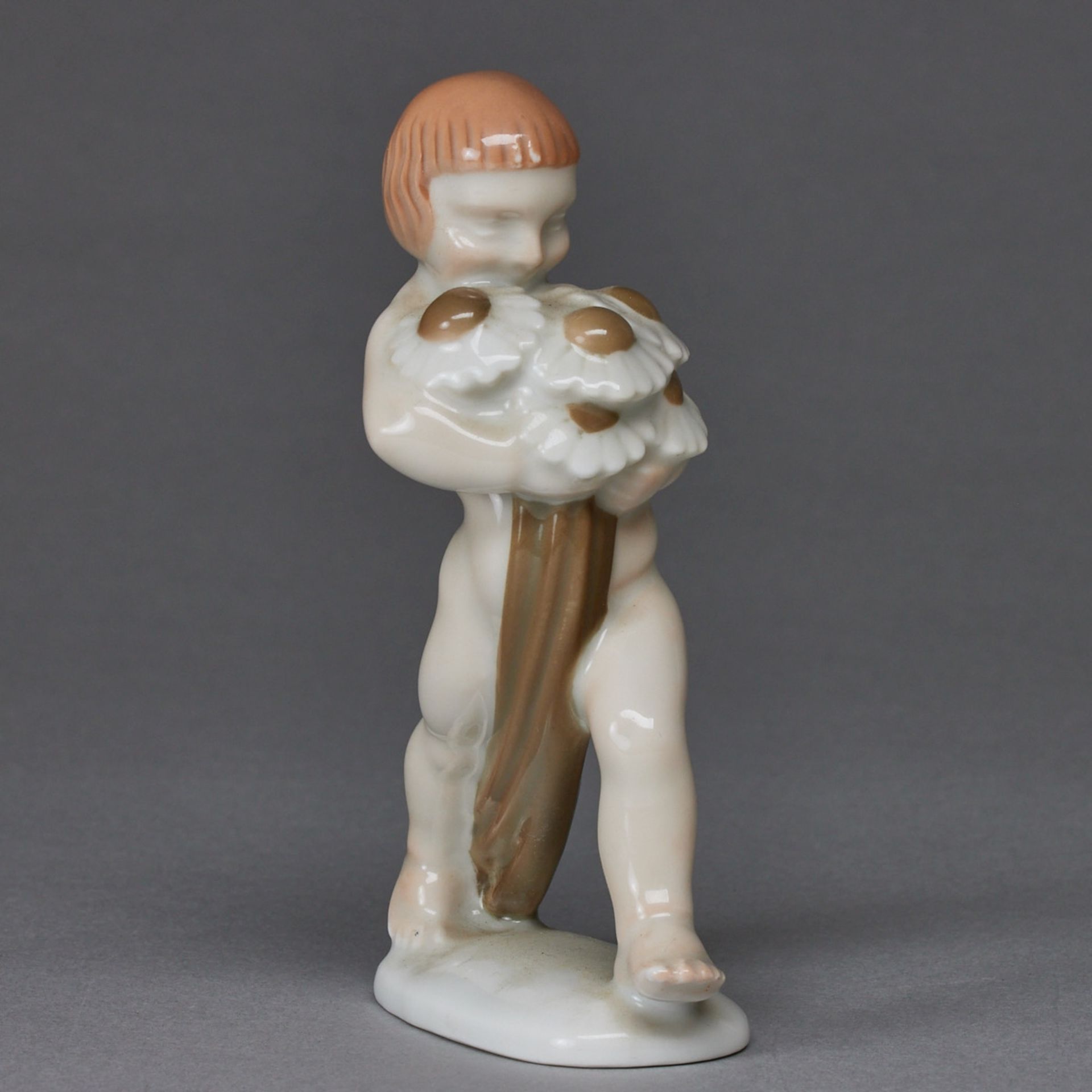 Frühlingsbote: Putto mit Gänseblümchen - Albert Caasmann. Rosenthal Kunstabteilung, um 1923.