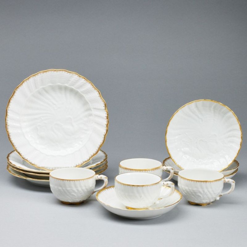 4 Teegedecke mit Goldkante -Schwanendessin / Schwanenservice. Meissen 1980-1997.