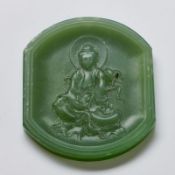 Jade Anhänger mit Guayin Relief, China, Anfang 20. Jahrhundert