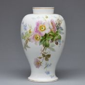 Vase - Heckenrose mit Vergißmeinnicht. Meissen 1850-1924.