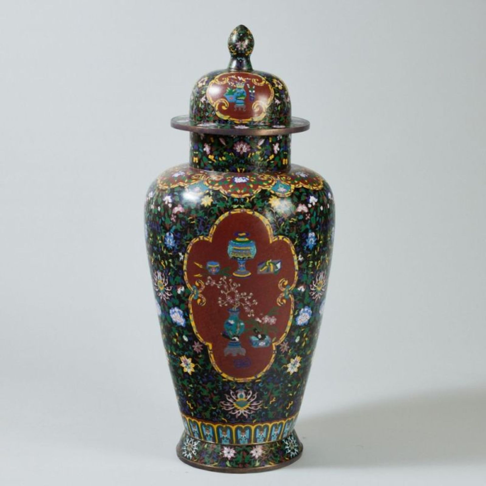 Cloisonné Bodenvase, China, wohl Anfang 20. Jahrhundert - Image 3 of 3