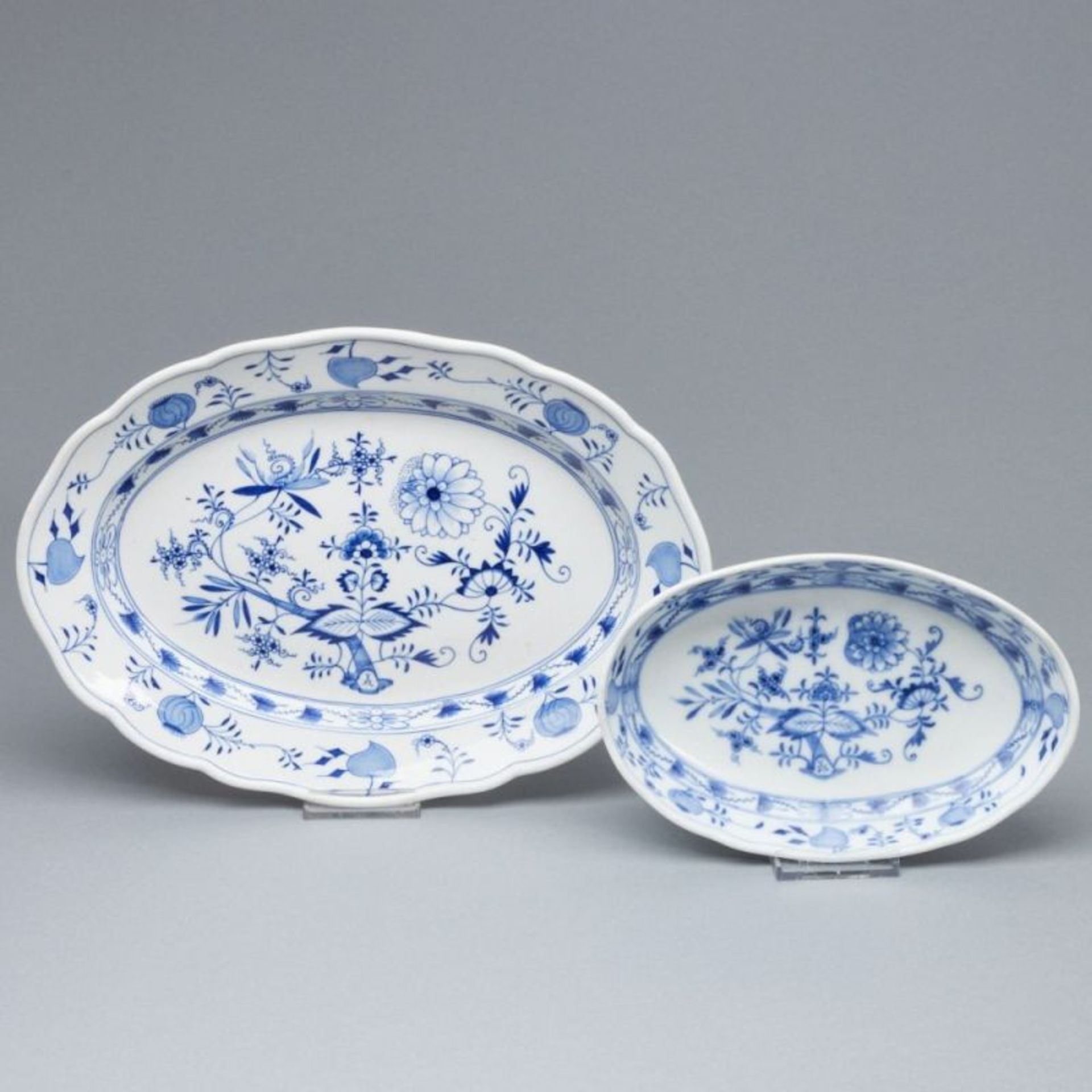 1 ovale Platte und 1 ovale Schale - Zwiebelmuster. Meissen 1888-1924.