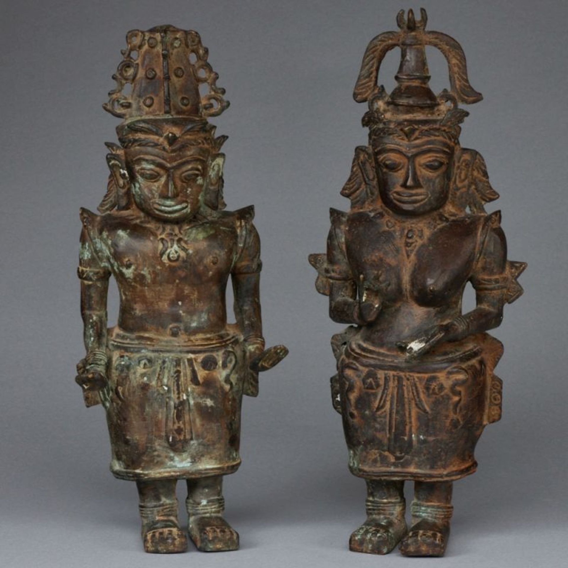 Zwei alte Bronzefiguren, wohl Indonesien