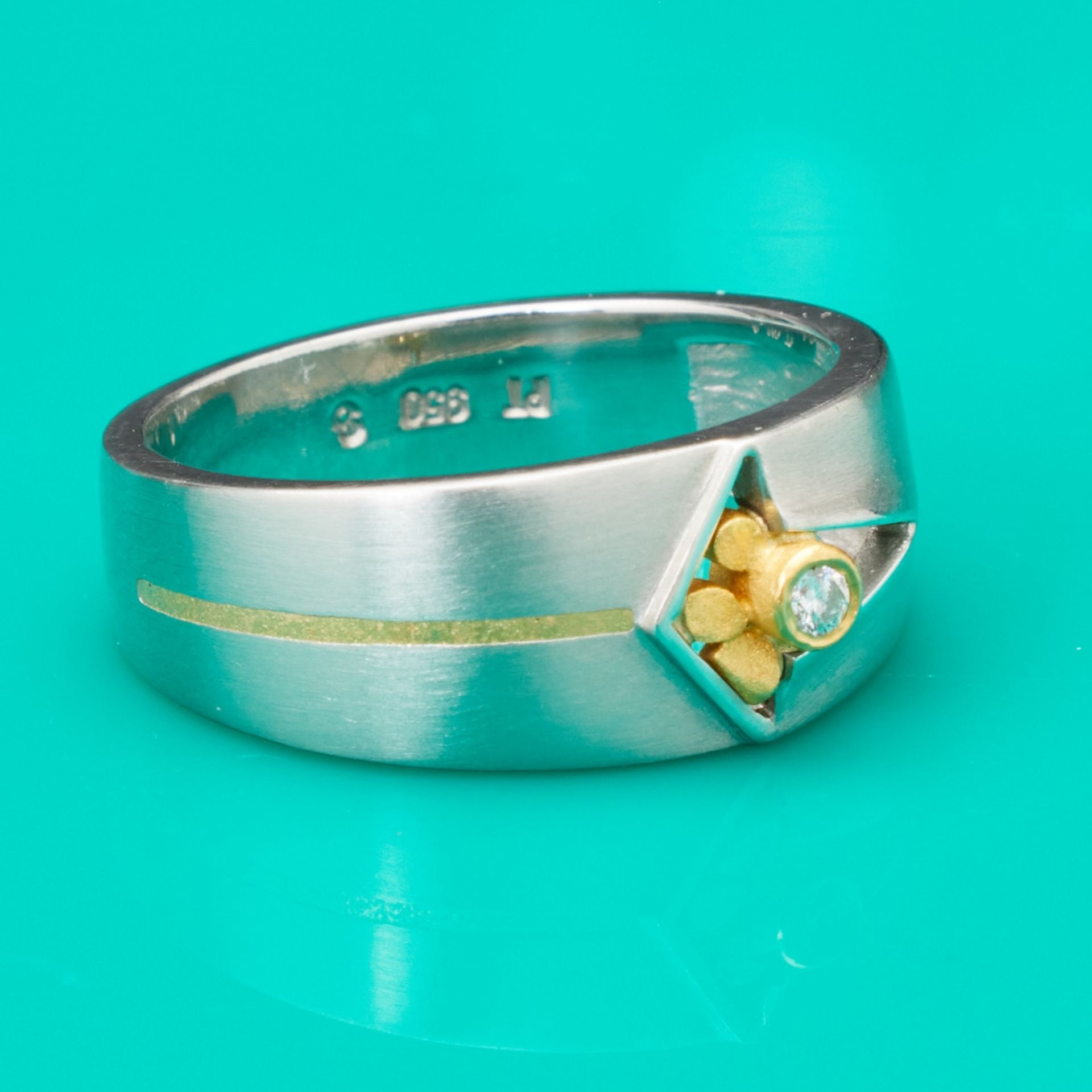 Moderner Ring mit Brillant in Gold und Platin - Image 3 of 3