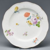 Teller - Altozier: Deutsche Blumen und Streublümchen. Meissen, um 1745-1750.