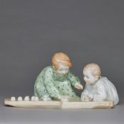 Zwei Kinder, Sandformen backend - Julius Konrad Hentschel. Meissen 1991.