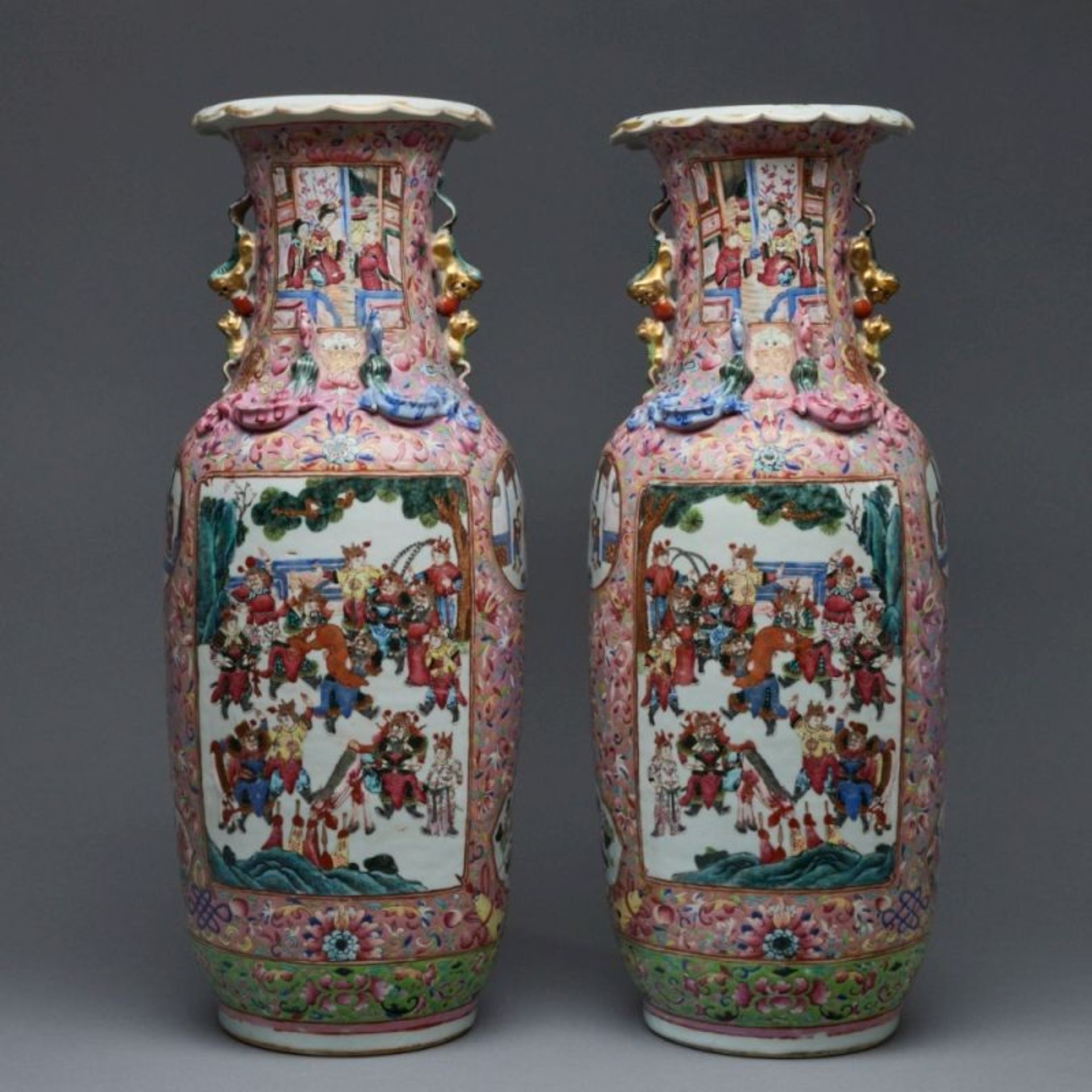 Paar Famille rose Bodenvasen, China, Qing Dynastie, zweite Hälfte 19. Jahrhundert