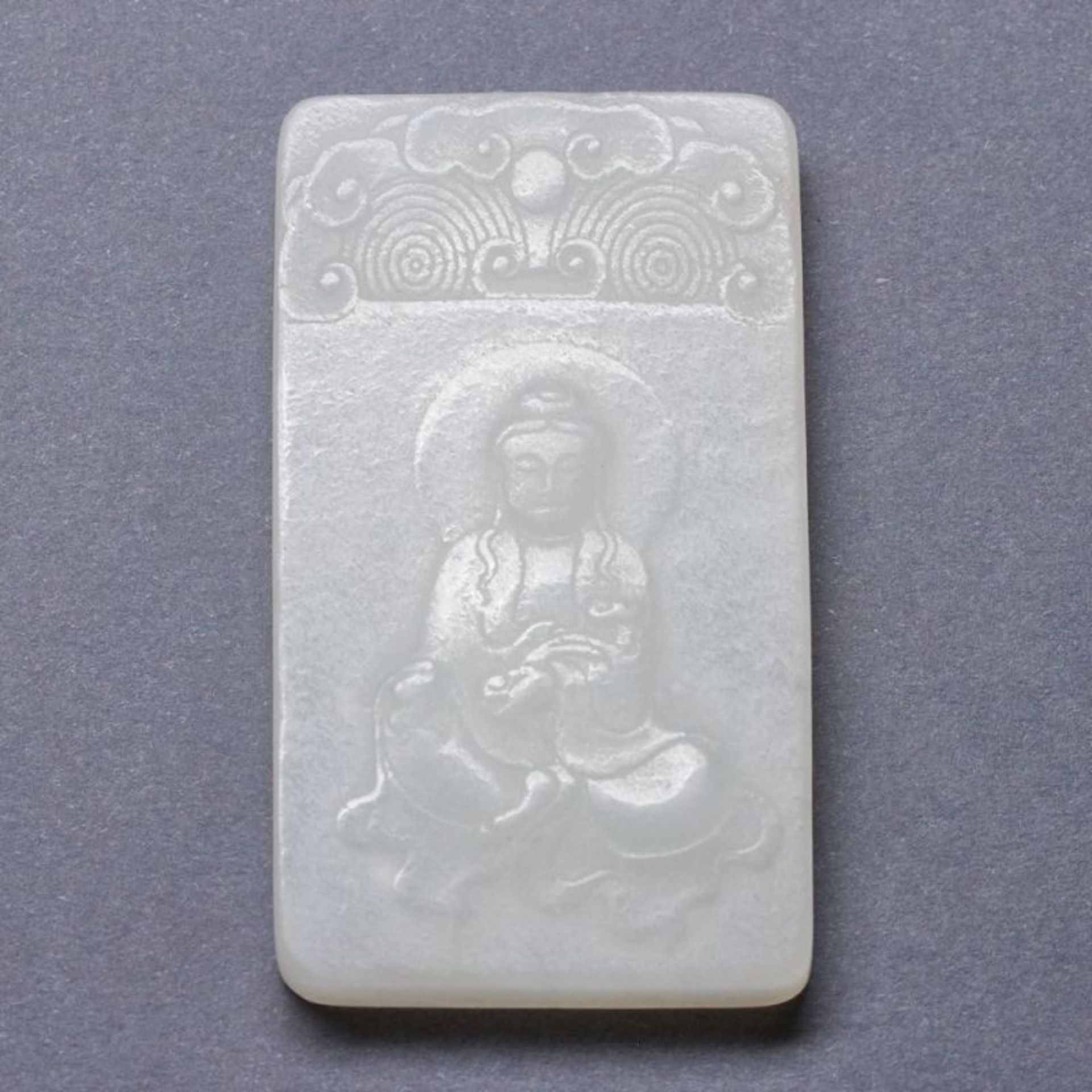 Jade Anhänger mit Guayin Relief, China, Qing Dynastie, um 1800