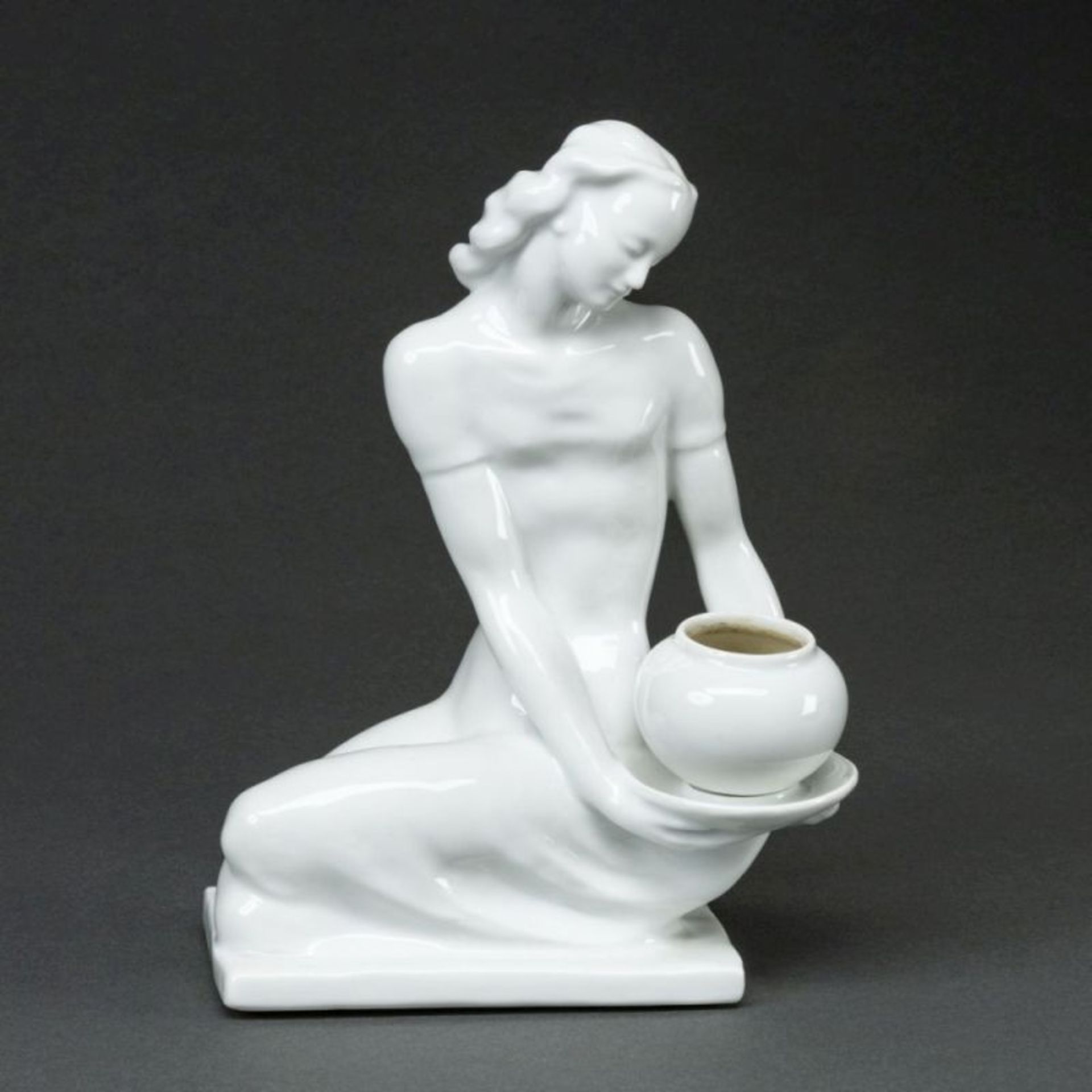 Figur "Sybil" (Mädchen mit Vase und Kerzenhalter). Rosenthal AG, Selb 1956 und nach 1957.