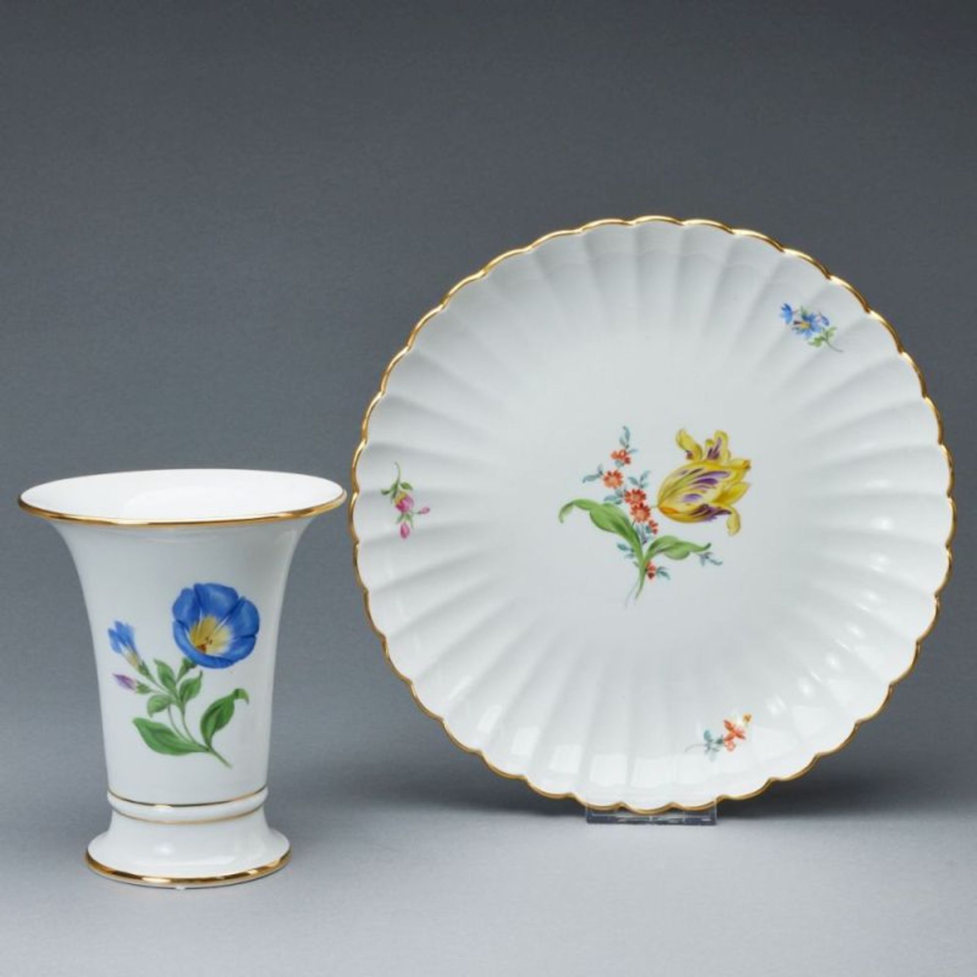 Vase Blume: Bandwinde und Fächerschale Blume 2: Tulpe. Meissen 1935-1947 und 1957-1972.