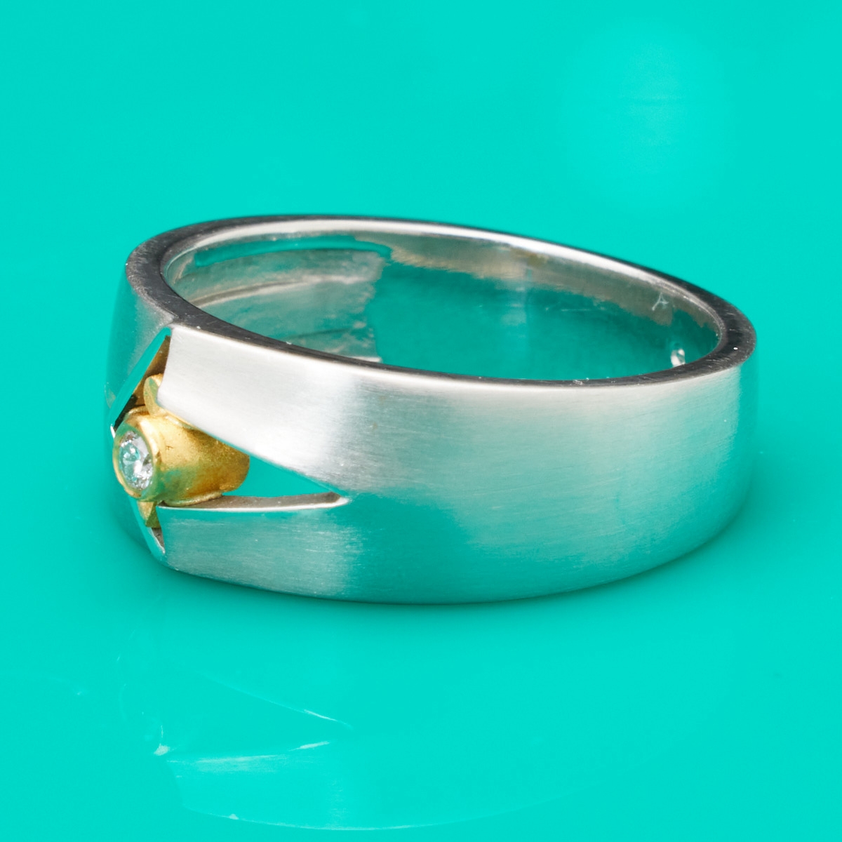 Moderner Ring mit Brillant in Gold und Platin - Image 2 of 3