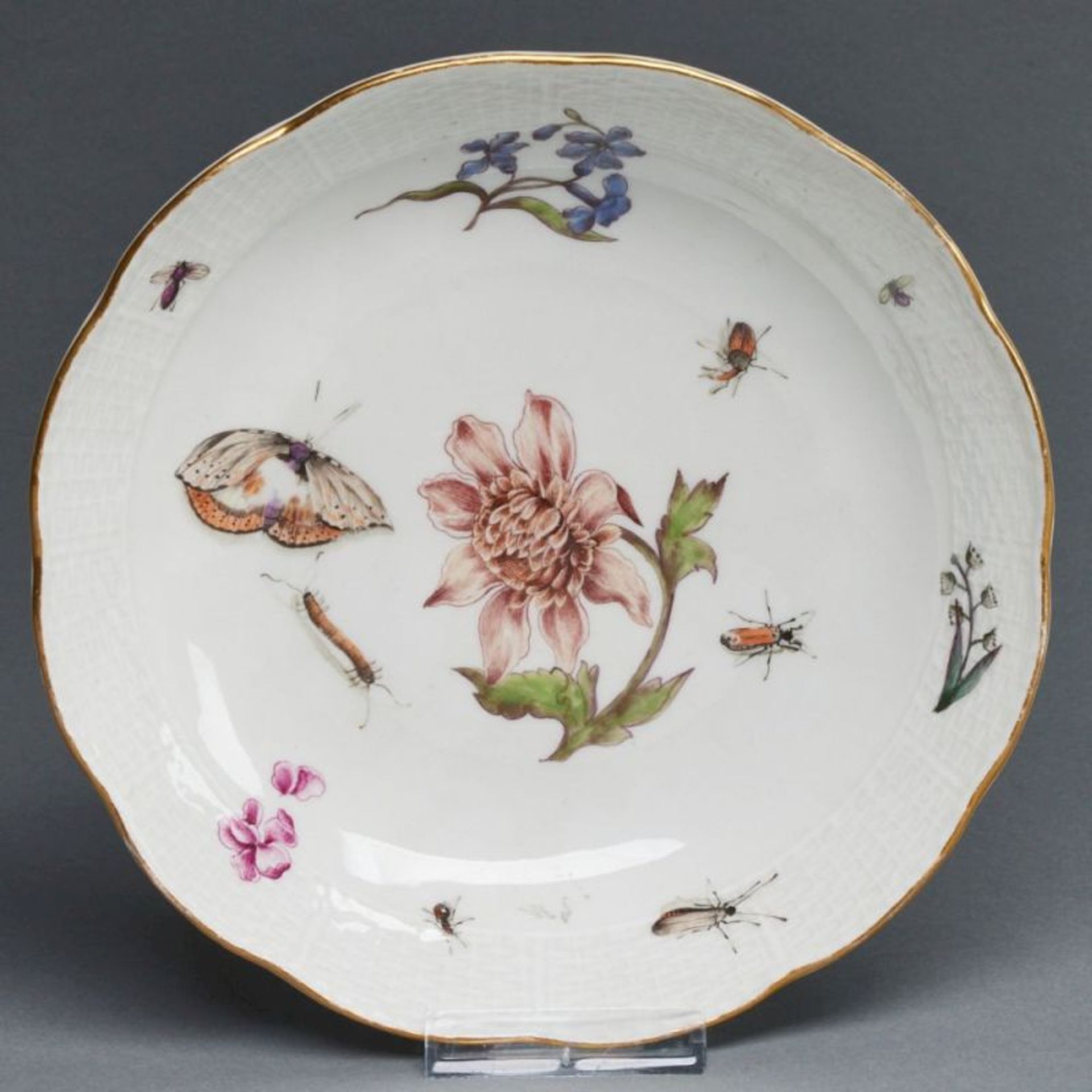 Schale - Altozier: Holzschnittblumen und Insekten. Meissen, um 1735.