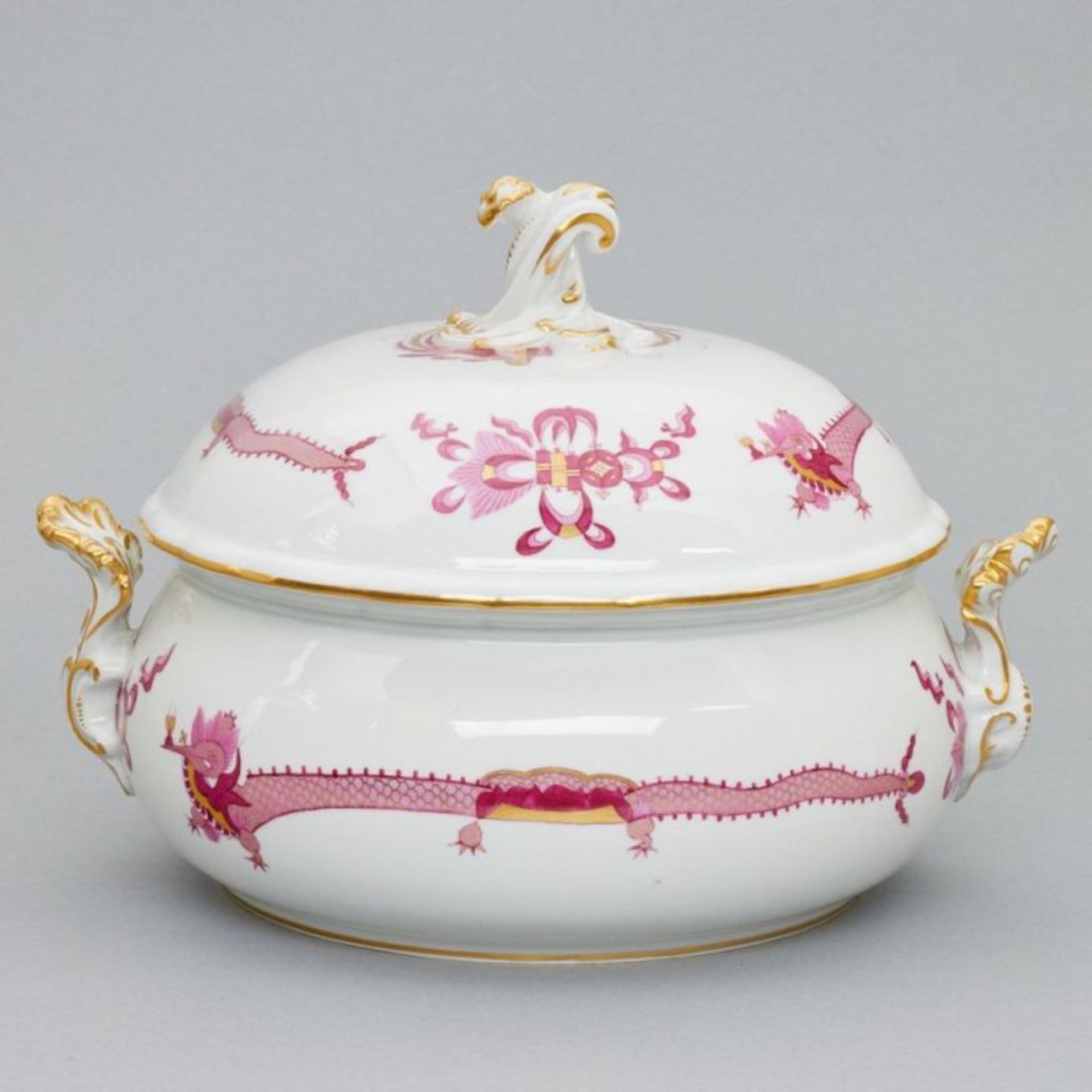 Runde Deckelterrine - Hofdrache purpur. Meissen 1850-1924.