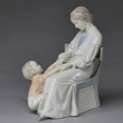 Mutter und Kind / "Dickie's Mama" -  Ingeborg Plockross Irminger. Bing & Gröndahl, Kopenhagen 1902-1